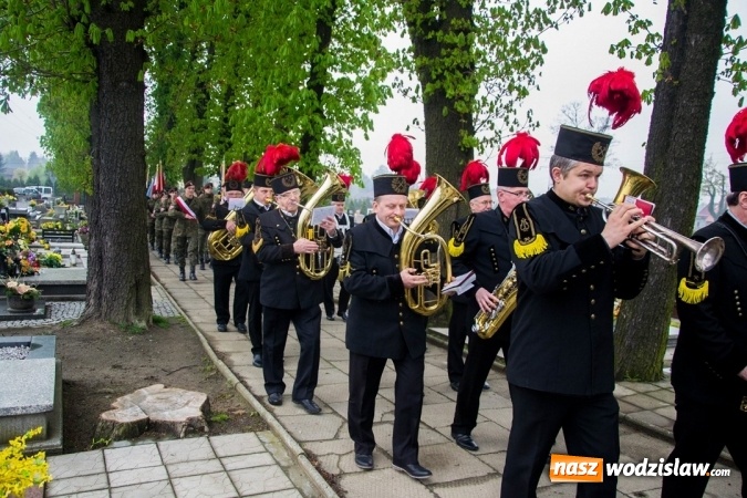 Zdjęcie w galerii na portalu naszwodzislaw.com: Święto Flagi, 96. rocznica wybuchu III Powstania Śląskiego, rocznica uchwalenia Konstytucji 3 Maja oraz Święto św. Floriana. Uroczystości w Rydułtowach wiadomości z regionu