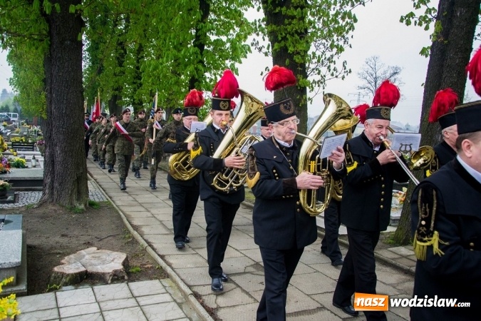 Zdjęcie w galerii na portalu naszwodzislaw.com: Święto Flagi, 96. rocznica wybuchu III Powstania Śląskiego, rocznica uchwalenia Konstytucji 3 Maja oraz Święto św. Floriana. Uroczystości w Rydułtowach wiadomości z regionu