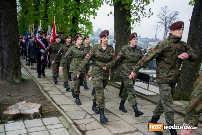 Zdjęcie w galerii na portalu naszwodzislaw.com: Święto Flagi, 96. rocznica wybuchu III Powstania Śląskiego, rocznica uchwalenia Konstytucji 3 Maja oraz Święto św. Floriana. Uroczystości w Rydułtowach wiadomości z regionu