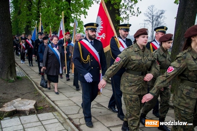 Zdjęcie w galerii na portalu naszwodzislaw.com: Święto Flagi, 96. rocznica wybuchu III Powstania Śląskiego, rocznica uchwalenia Konstytucji 3 Maja oraz Święto św. Floriana. Uroczystości w Rydułtowach wiadomości z regionu