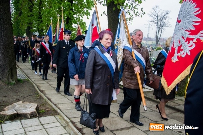 Zdjęcie w galerii na portalu naszwodzislaw.com: Święto Flagi, 96. rocznica wybuchu III Powstania Śląskiego, rocznica uchwalenia Konstytucji 3 Maja oraz Święto św. Floriana. Uroczystości w Rydułtowach wiadomości z regionu