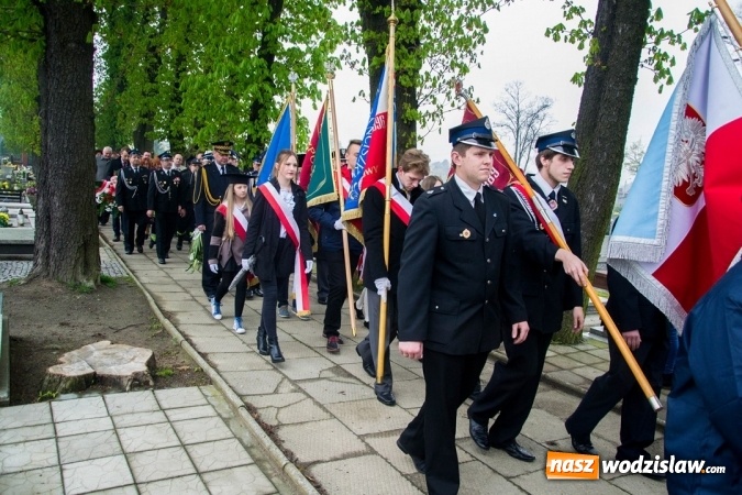 Zdjęcie w galerii na portalu naszwodzislaw.com: Święto Flagi, 96. rocznica wybuchu III Powstania Śląskiego, rocznica uchwalenia Konstytucji 3 Maja oraz Święto św. Floriana. Uroczystości w Rydułtowach wiadomości z regionu