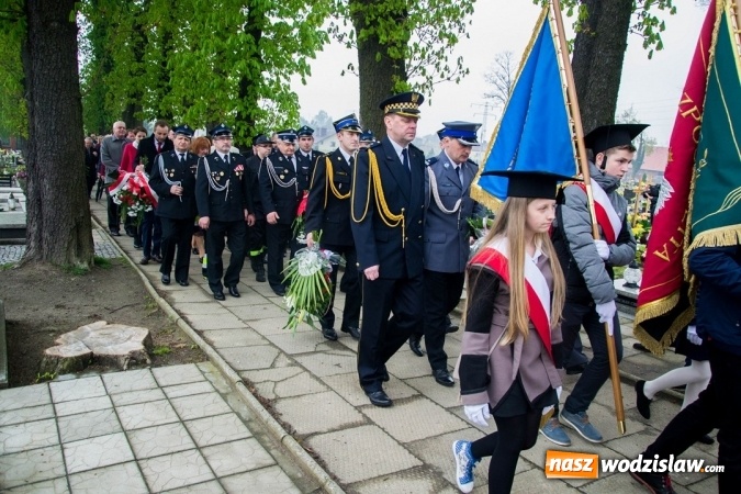 Zdjęcie w galerii na portalu naszwodzislaw.com: Święto Flagi, 96. rocznica wybuchu III Powstania Śląskiego, rocznica uchwalenia Konstytucji 3 Maja oraz Święto św. Floriana. Uroczystości w Rydułtowach wiadomości z regionu