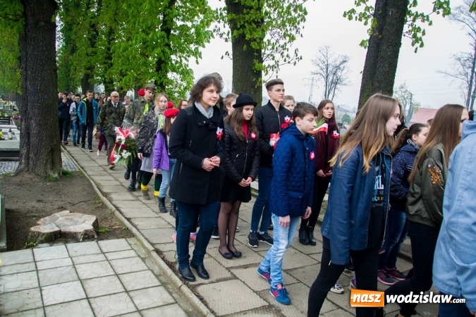Zdjęcie w galerii na portalu naszwodzislaw.com: Święto Flagi, 96. rocznica wybuchu III Powstania Śląskiego, rocznica uchwalenia Konstytucji 3 Maja oraz Święto św. Floriana. Uroczystości w Rydułtowach wiadomości z regionu