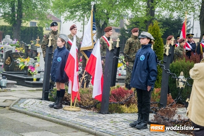 Zdjęcie w galerii na portalu naszwodzislaw.com: Święto Flagi, 96. rocznica wybuchu III Powstania Śląskiego, rocznica uchwalenia Konstytucji 3 Maja oraz Święto św. Floriana. Uroczystości w Rydułtowach wiadomości z regionu