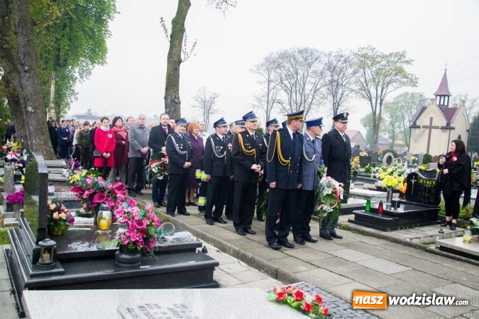 Zdjęcie w galerii na portalu naszwodzislaw.com: Święto Flagi, 96. rocznica wybuchu III Powstania Śląskiego, rocznica uchwalenia Konstytucji 3 Maja oraz Święto św. Floriana. Uroczystości w Rydułtowach wiadomości z regionu