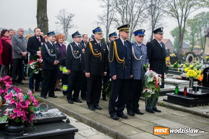 Zdjęcie w galerii na portalu naszwodzislaw.com: Święto Flagi, 96. rocznica wybuchu III Powstania Śląskiego, rocznica uchwalenia Konstytucji 3 Maja oraz Święto św. Floriana. Uroczystości w Rydułtowach wiadomości z regionu