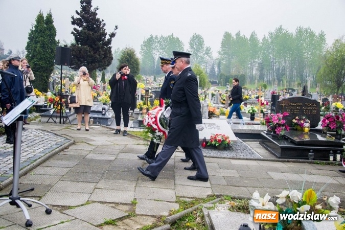Zdjęcie w galerii na portalu naszwodzislaw.com: Święto Flagi, 96. rocznica wybuchu III Powstania Śląskiego, rocznica uchwalenia Konstytucji 3 Maja oraz Święto św. Floriana. Uroczystości w Rydułtowach wiadomości z regionu