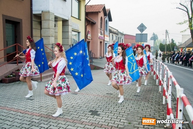 Zdjęcie w galerii na portalu naszwodzislaw.com: Święto Flagi, 96. rocznica wybuchu III Powstania Śląskiego, rocznica uchwalenia Konstytucji 3 Maja oraz Święto św. Floriana. Uroczystości w Rydułtowach wiadomości z regionu