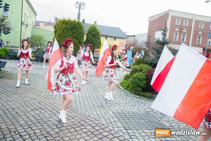 Zdjęcie w galerii na portalu naszwodzislaw.com: Święto Flagi, 96. rocznica wybuchu III Powstania Śląskiego, rocznica uchwalenia Konstytucji 3 Maja oraz Święto św. Floriana. Uroczystości w Rydułtowach wiadomości z regionu