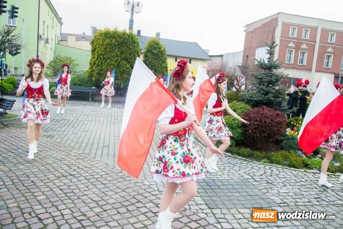 Zdjęcie w galerii na portalu naszwodzislaw.com: Święto Flagi, 96. rocznica wybuchu III Powstania Śląskiego, rocznica uchwalenia Konstytucji 3 Maja oraz Święto św. Floriana. Uroczystości w Rydułtowach wiadomości z regionu