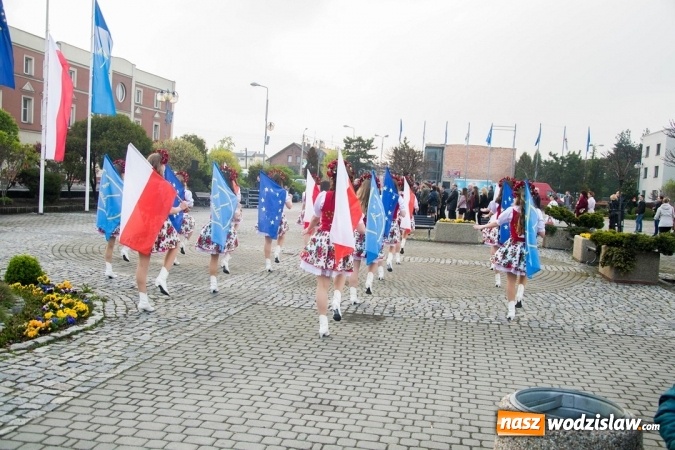 Zdjęcie w galerii na portalu naszwodzislaw.com: Święto Flagi, 96. rocznica wybuchu III Powstania Śląskiego, rocznica uchwalenia Konstytucji 3 Maja oraz Święto św. Floriana. Uroczystości w Rydułtowach wiadomości z regionu