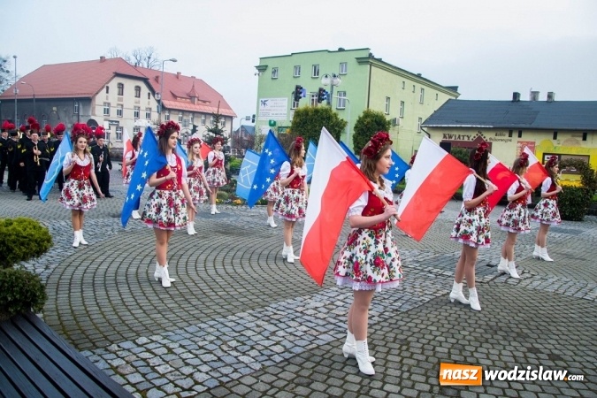 Zdjęcie w galerii na portalu naszwodzislaw.com: Święto Flagi, 96. rocznica wybuchu III Powstania Śląskiego, rocznica uchwalenia Konstytucji 3 Maja oraz Święto św. Floriana. Uroczystości w Rydułtowach wiadomości z regionu