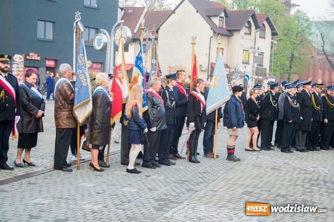 Zdjęcie w galerii na portalu naszwodzislaw.com: Święto Flagi, 96. rocznica wybuchu III Powstania Śląskiego, rocznica uchwalenia Konstytucji 3 Maja oraz Święto św. Floriana. Uroczystości w Rydułtowach wiadomości z regionu