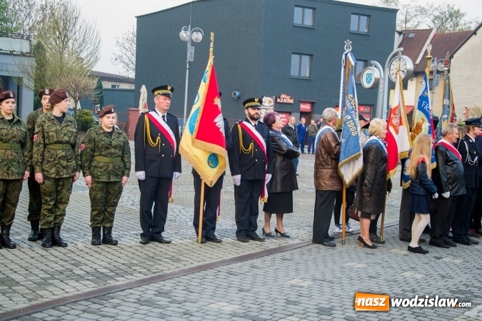Zdjęcie w galerii na portalu naszwodzislaw.com: Święto Flagi, 96. rocznica wybuchu III Powstania Śląskiego, rocznica uchwalenia Konstytucji 3 Maja oraz Święto św. Floriana. Uroczystości w Rydułtowach wiadomości z regionu
