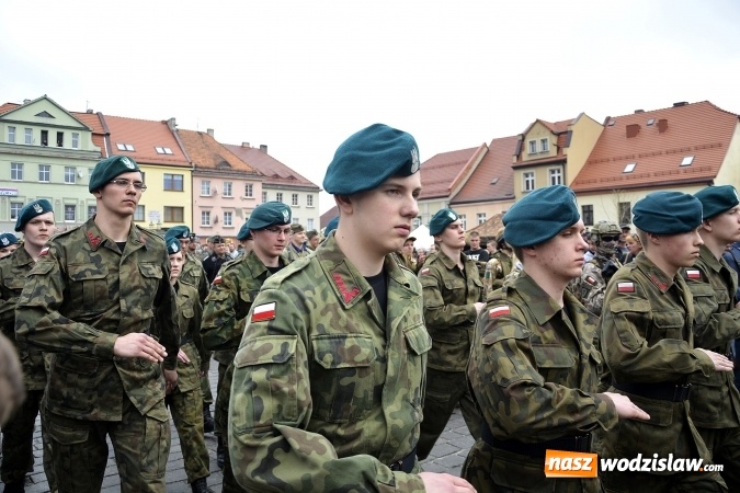 Zdjęcie w galerii na portalu naszwodzislaw.com: 7. Piknik Historyczno-Militarny. FOTORELACJA wiadomości z regionu