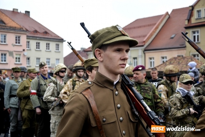 Zdjęcie w galerii na portalu naszwodzislaw.com: 7. Piknik Historyczno-Militarny. FOTORELACJA wiadomości z regionu
