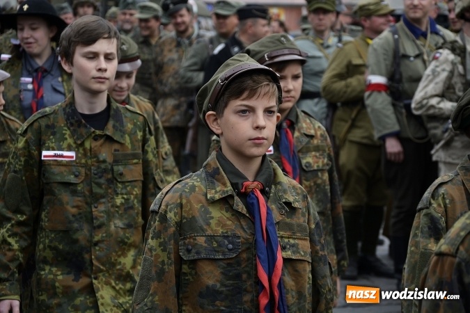 Zdjęcie w galerii na portalu naszwodzislaw.com: 7. Piknik Historyczno-Militarny. FOTORELACJA wiadomości z regionu