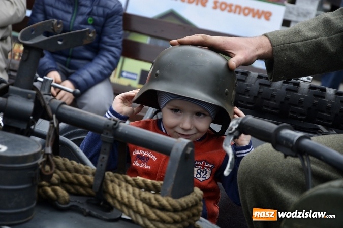 Zdjęcie w galerii na portalu naszwodzislaw.com: 7. Piknik Historyczno-Militarny. FOTORELACJA wiadomości z regionu