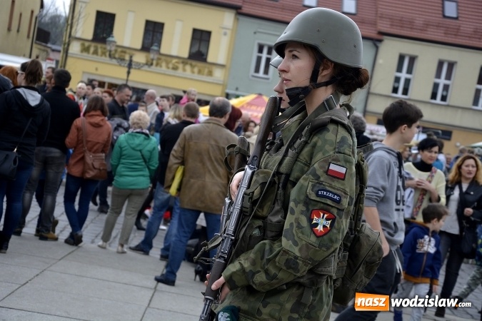 Zdjęcie w galerii na portalu naszwodzislaw.com: 7. Piknik Historyczno-Militarny. FOTORELACJA wiadomości z regionu