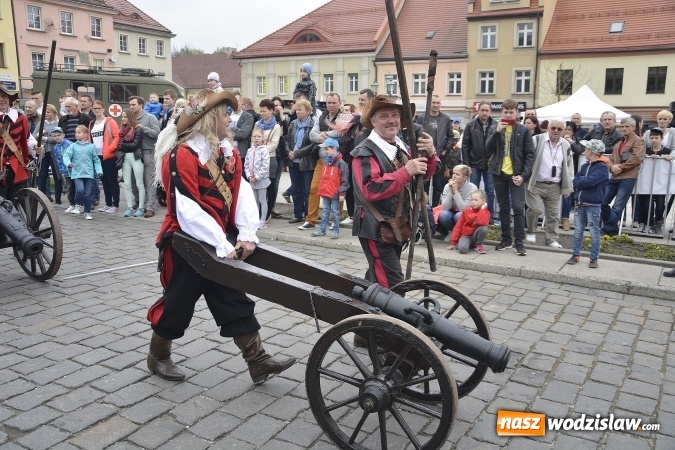 Zdjęcie w galerii na portalu naszwodzislaw.com: 7. Piknik Historyczno-Militarny. FOTORELACJA wiadomości z regionu