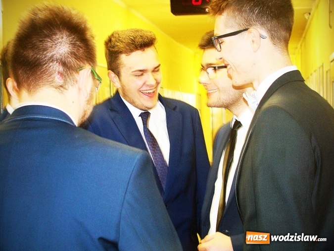 Zdjęcie w galerii na portalu naszwodzislaw.com: Kolejny dzień zmagań maturzystów. Tym razem czas na matematykę  wiadomości z regionu