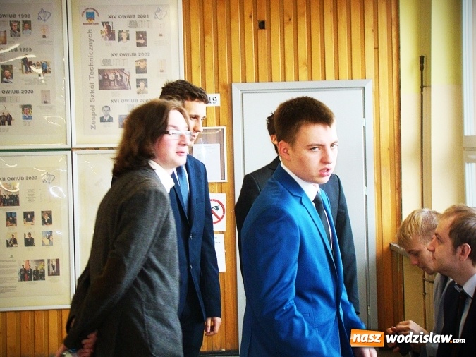 Zdjęcie w galerii na portalu naszwodzislaw.com: Kolejny dzień zmagań maturzystów. Tym razem czas na matematykę  wiadomości z regionu