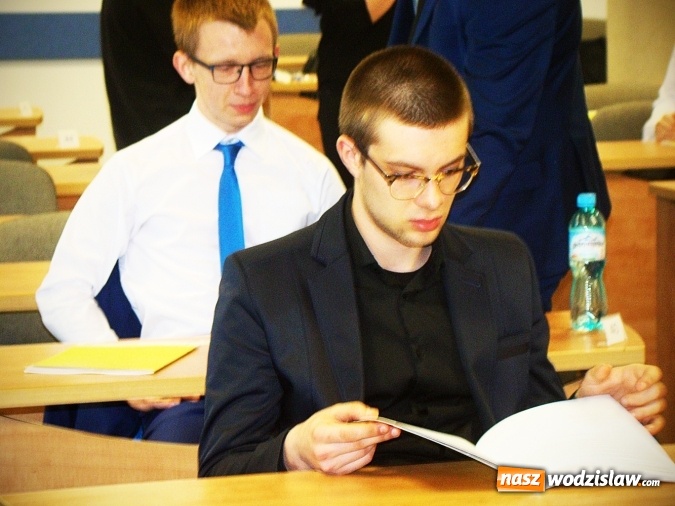 Zdjęcie w galerii na portalu naszwodzislaw.com: Kolejny dzień zmagań maturzystów. Tym razem czas na matematykę  wiadomości z regionu