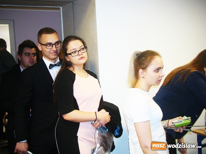 Zdjęcie w galerii na portalu naszwodzislaw.com: Kolejny dzień zmagań maturzystów. Tym razem czas na matematykę  wiadomości z regionu