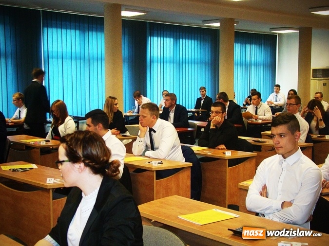 Zdjęcie w galerii na portalu naszwodzislaw.com: Kolejny dzień zmagań maturzystów. Tym razem czas na matematykę  wiadomości z regionu