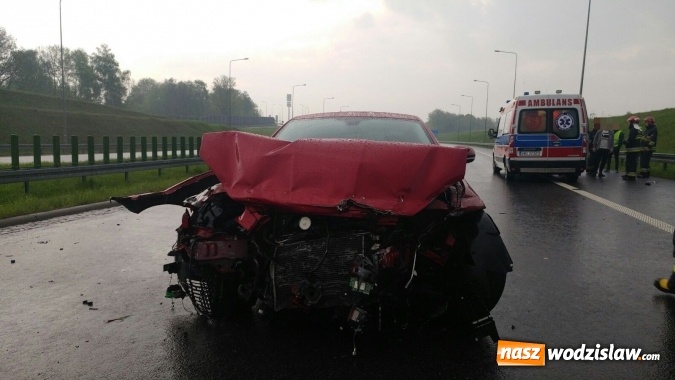 Zdjęcie w galerii na portalu naszwodzislaw.com: Mszana: rozbity jaguar zablokował autostradę  wiadomości z regionu
