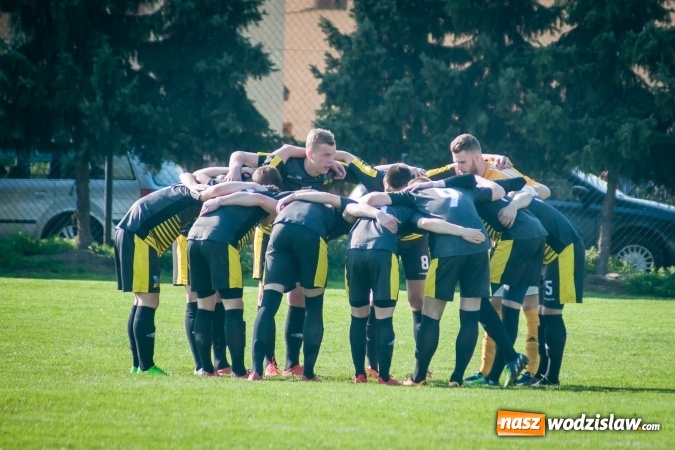 Zdjęcie w galerii na portalu naszwodzislaw.com: Nieudane dośrodkowanie zmieniło się w gola. Przyszłość lepsza od Krzyżanowic wiadomości z regionu