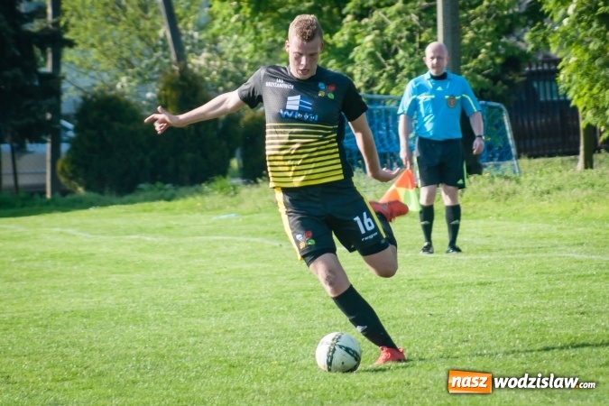 Zdjęcie w galerii na portalu naszwodzislaw.com: Nieudane dośrodkowanie zmieniło się w gola. Przyszłość lepsza od Krzyżanowic wiadomości z regionu