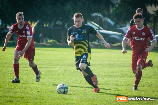 Zdjęcie w galerii na portalu naszwodzislaw.com: Nieudane dośrodkowanie zmieniło się w gola. Przyszłość lepsza od Krzyżanowic wiadomości z regionu