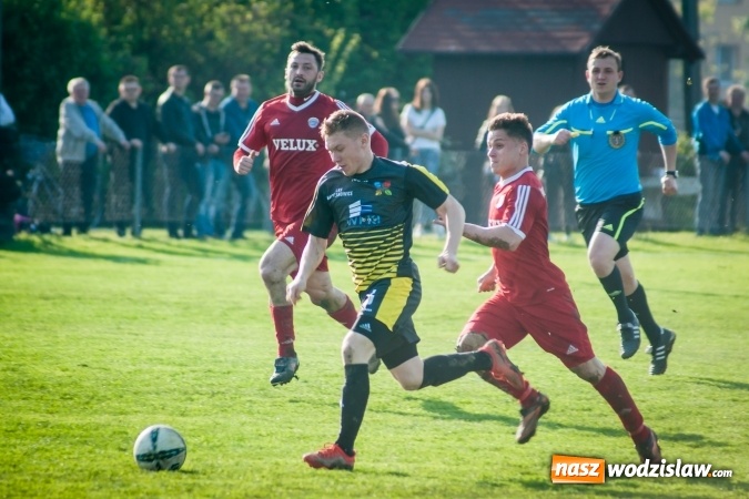 Zdjęcie w galerii na portalu naszwodzislaw.com: Nieudane dośrodkowanie zmieniło się w gola. Przyszłość lepsza od Krzyżanowic wiadomości z regionu
