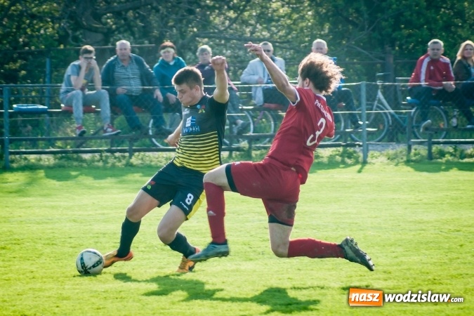 Zdjęcie w galerii na portalu naszwodzislaw.com: Nieudane dośrodkowanie zmieniło się w gola. Przyszłość lepsza od Krzyżanowic wiadomości z regionu