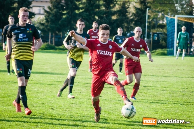 Zdjęcie w galerii na portalu naszwodzislaw.com: Nieudane dośrodkowanie zmieniło się w gola. Przyszłość lepsza od Krzyżanowic wiadomości z regionu