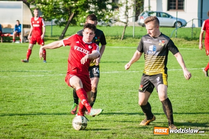 Zdjęcie w galerii na portalu naszwodzislaw.com: Nieudane dośrodkowanie zmieniło się w gola. Przyszłość lepsza od Krzyżanowic wiadomości z regionu