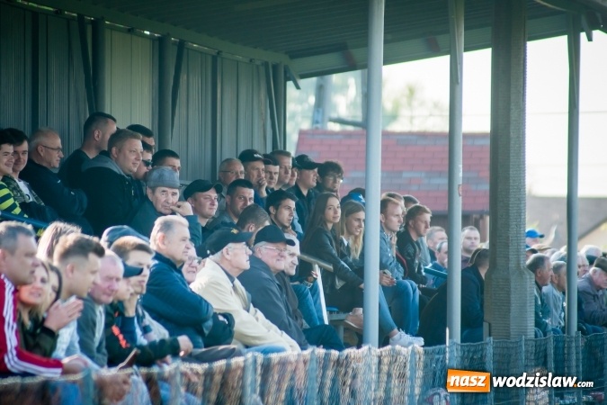 Zdjęcie w galerii na portalu naszwodzislaw.com: Nieudane dośrodkowanie zmieniło się w gola. Przyszłość lepsza od Krzyżanowic wiadomości z regionu