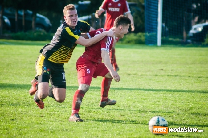 Zdjęcie w galerii na portalu naszwodzislaw.com: Nieudane dośrodkowanie zmieniło się w gola. Przyszłość lepsza od Krzyżanowic wiadomości z regionu