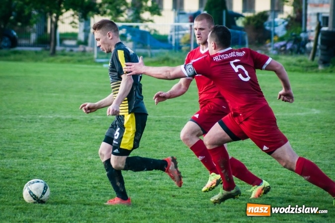 Zdjęcie w galerii na portalu naszwodzislaw.com: Nieudane dośrodkowanie zmieniło się w gola. Przyszłość lepsza od Krzyżanowic wiadomości z regionu