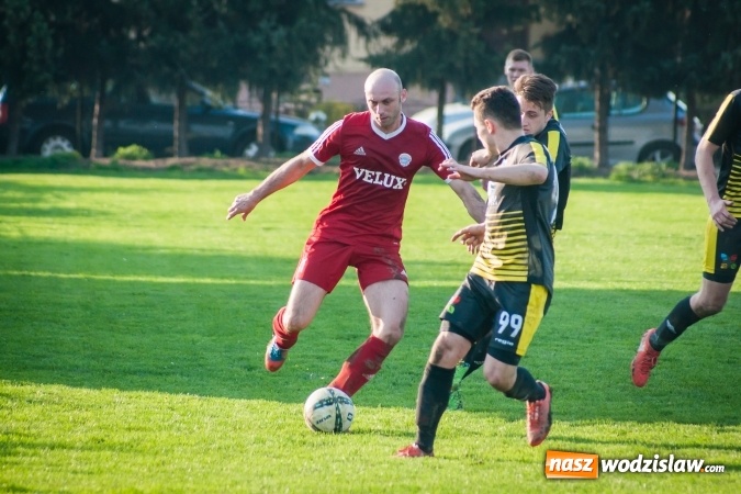 Zdjęcie w galerii na portalu naszwodzislaw.com: Nieudane dośrodkowanie zmieniło się w gola. Przyszłość lepsza od Krzyżanowic wiadomości z regionu