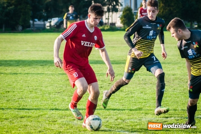 Zdjęcie w galerii na portalu naszwodzislaw.com: Nieudane dośrodkowanie zmieniło się w gola. Przyszłość lepsza od Krzyżanowic wiadomości z regionu