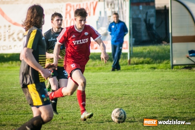 Zdjęcie w galerii na portalu naszwodzislaw.com: Nieudane dośrodkowanie zmieniło się w gola. Przyszłość lepsza od Krzyżanowic wiadomości z regionu