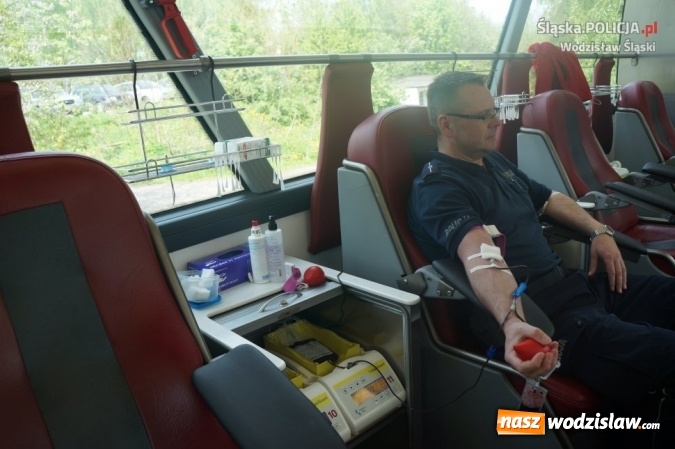 Zdjęcie w galerii na portalu naszwodzislaw.com: Bo liczy się każda kropla. Wodzisławscy policjanci honorowo oddali krew  wiadomości z regionu
