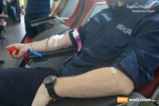 Zdjęcie w galerii na portalu naszwodzislaw.com: Bo liczy się każda kropla. Wodzisławscy policjanci honorowo oddali krew  wiadomości z regionu