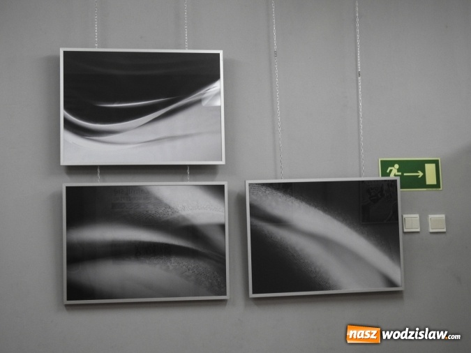 Zdjęcie w galerii na portalu naszwodzislaw.com: Czas i miejsce - wernisaż wystawy w Galerii Gawra wiadomości z regionu