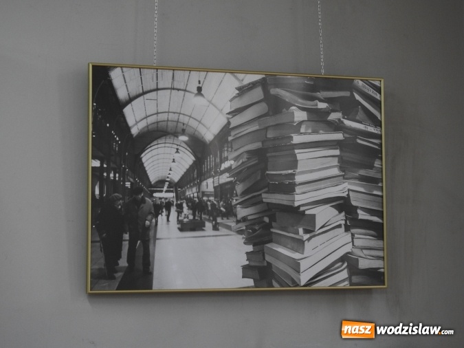 Zdjęcie w galerii na portalu naszwodzislaw.com: Czas i miejsce - wernisaż wystawy w Galerii Gawra wiadomości z regionu