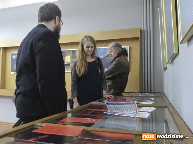 Zdjęcie w galerii na portalu naszwodzislaw.com: Czas i miejsce - wernisaż wystawy w Galerii Gawra wiadomości z regionu