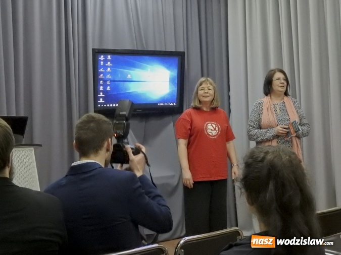 Zdjęcie w galerii na portalu naszwodzislaw.com: Czas i miejsce - wernisaż wystawy w Galerii Gawra wiadomości z regionu